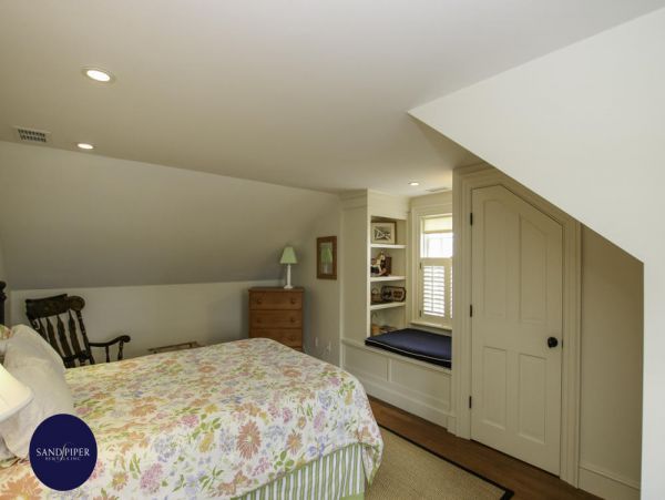 Cape Cod Home 995123