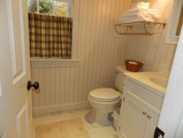 Cape Cod Home 995123