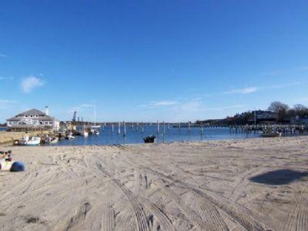 Cape Cod Home 995123