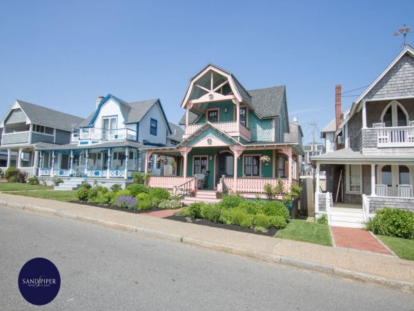 Cape Cod Home 995124