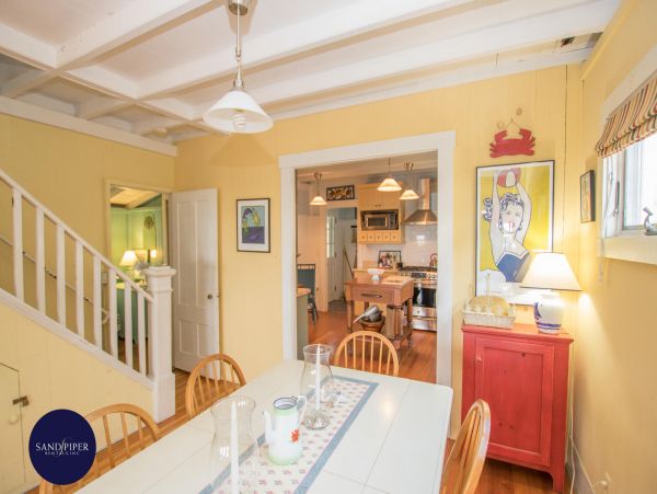 Cape Cod Home 995124