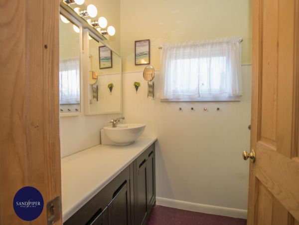 Cape Cod Home 995124