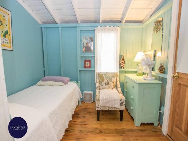 Cape Cod Home 995124