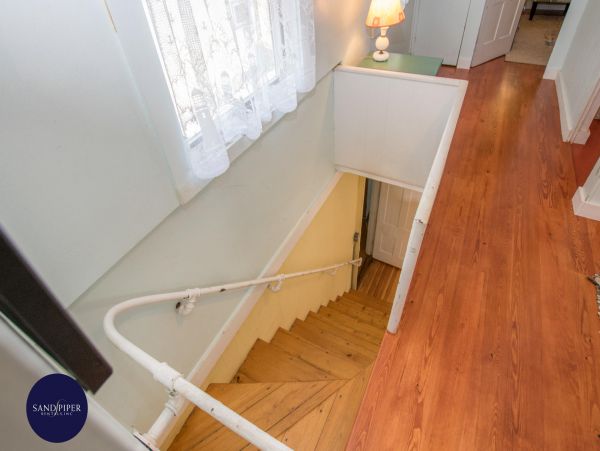 Cape Cod Home 995124
