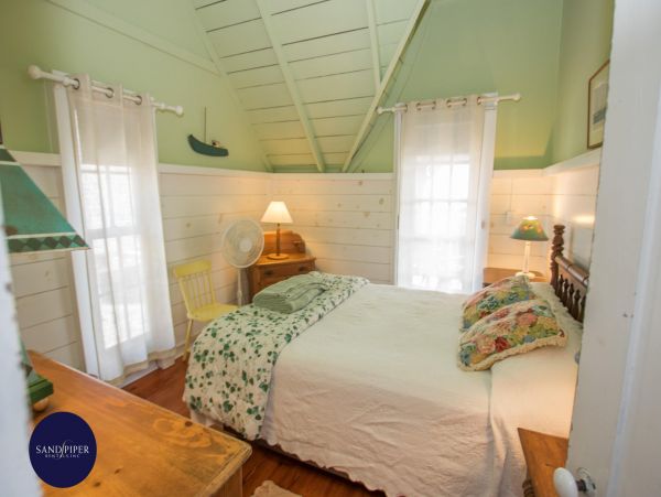 Cape Cod Home 995124
