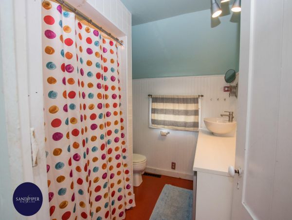 Cape Cod Home 995124
