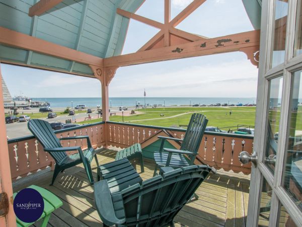 Cape Cod Home 995124