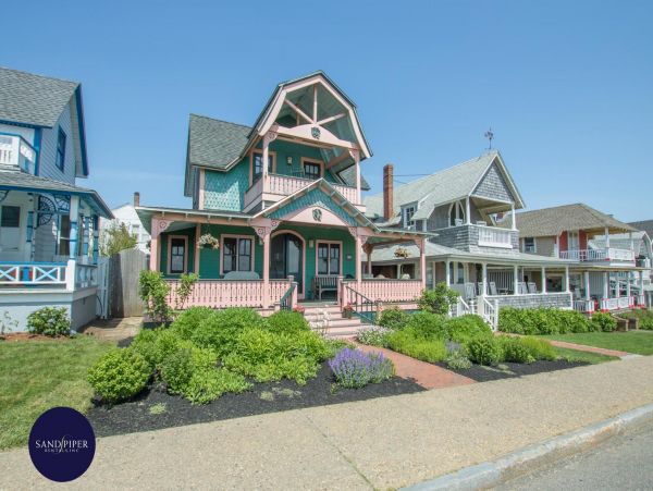 Cape Cod Home 995124