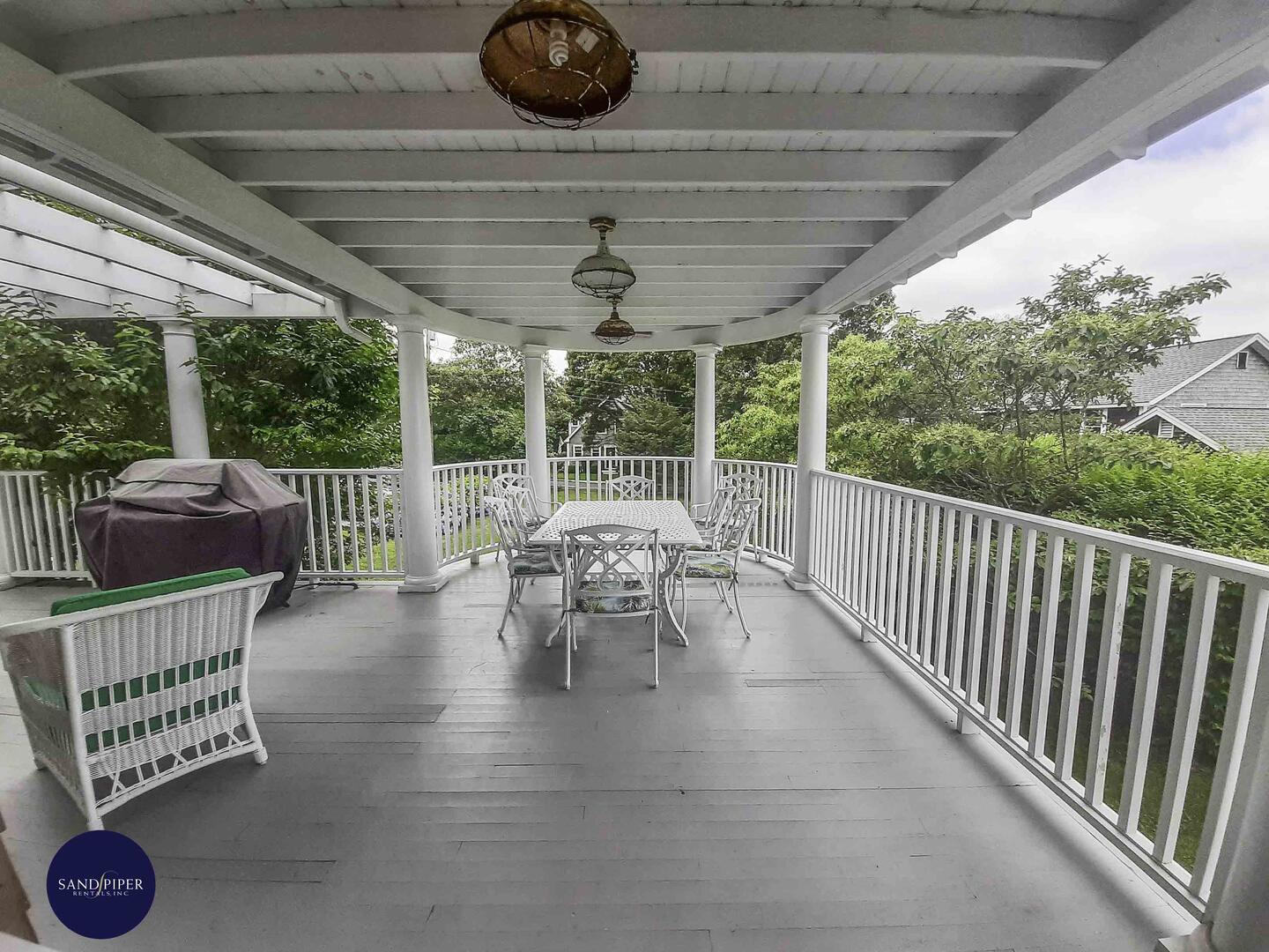 Cape Cod Home 995125