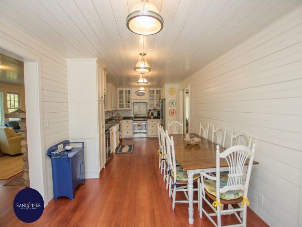Cape Cod Home 995125