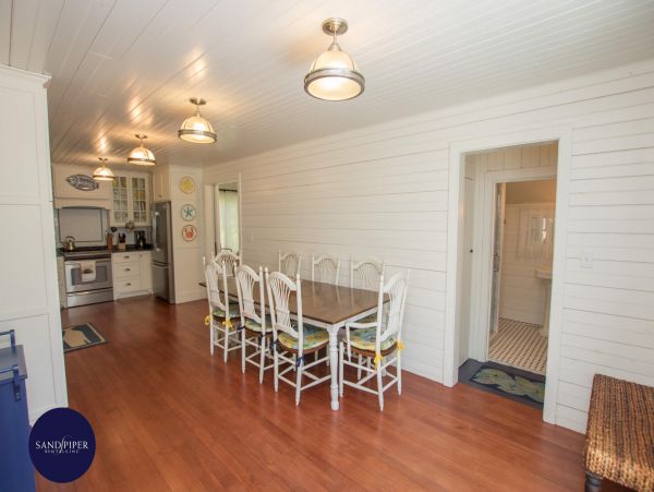 Cape Cod Home 995125