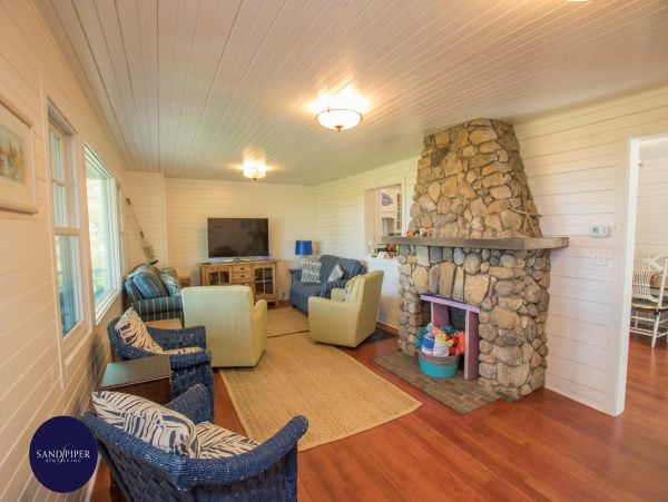 Cape Cod Home 995125