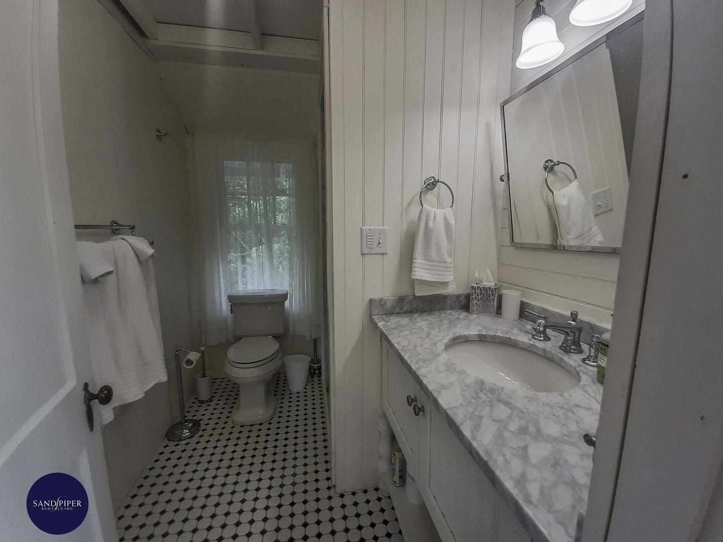 Cape Cod Home 995125