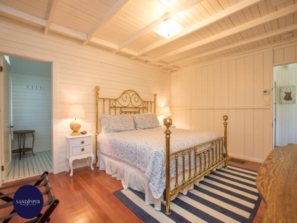 Cape Cod Home 995125