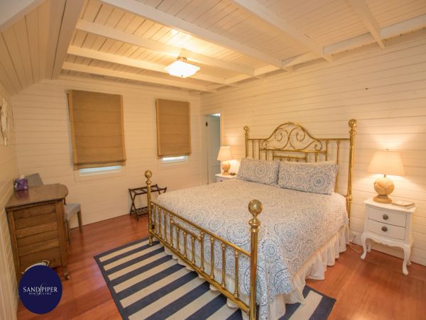 Cape Cod Home 995125