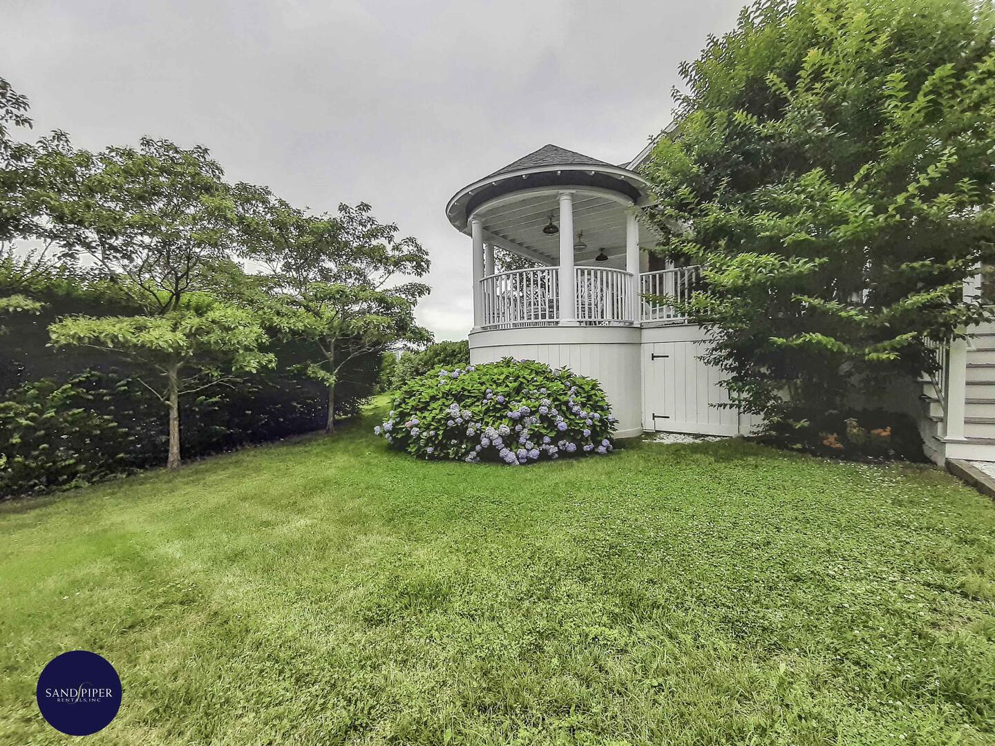 Cape Cod Home 995125