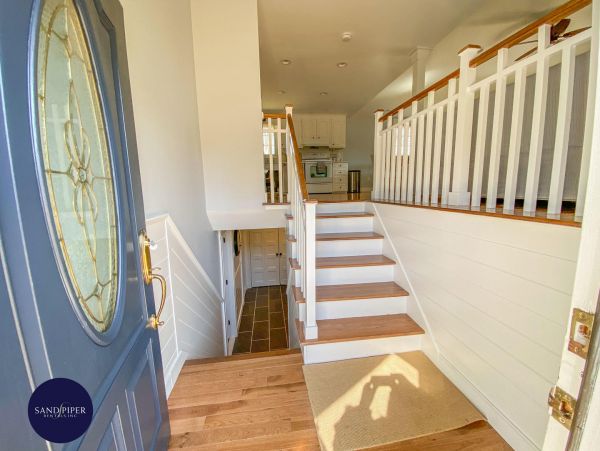 Cape Cod Home 995127