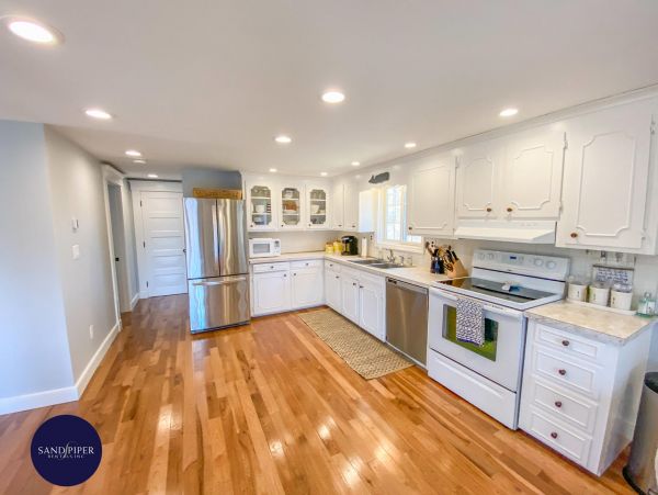 Cape Cod Home 995127