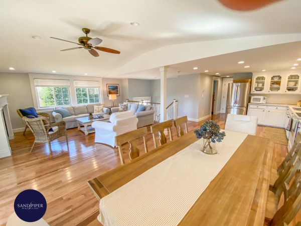 Cape Cod Home 995127