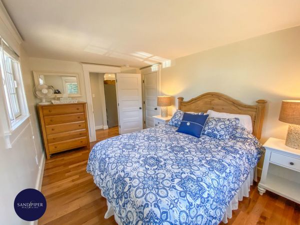 Cape Cod Home 995127