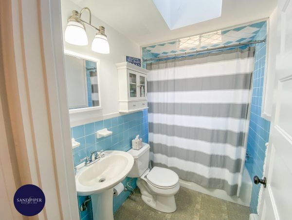 Cape Cod Home 995127