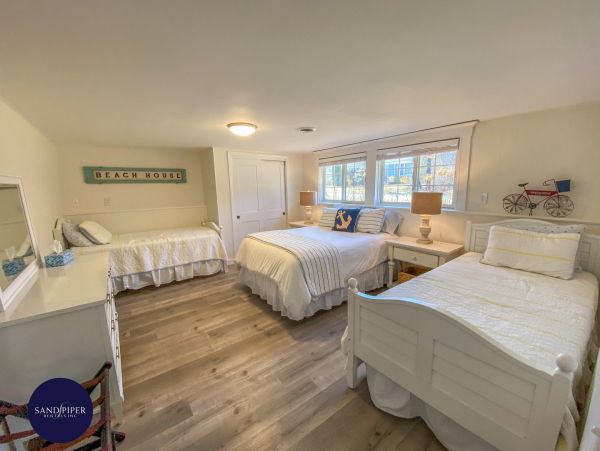 Cape Cod Home 995127