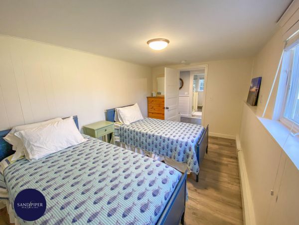 Cape Cod Home 995127