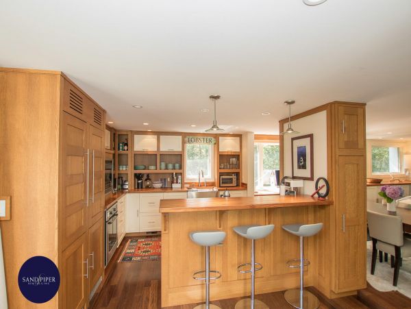 Cape Cod Home 995129