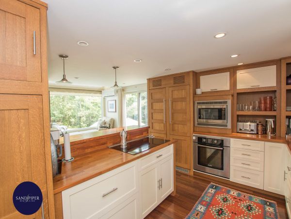 Cape Cod Home 995129