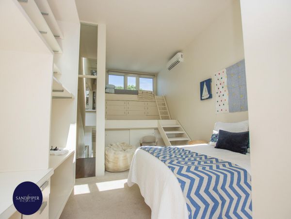 Cape Cod Home 995129