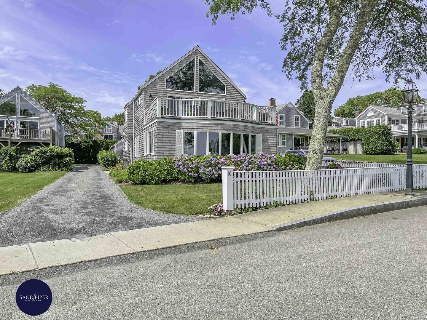 Cape Cod Home 995130
