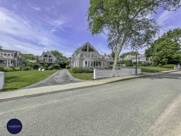 Cape Cod Home 995130