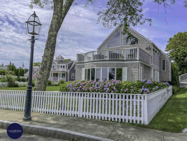 Cape Cod Home 995130