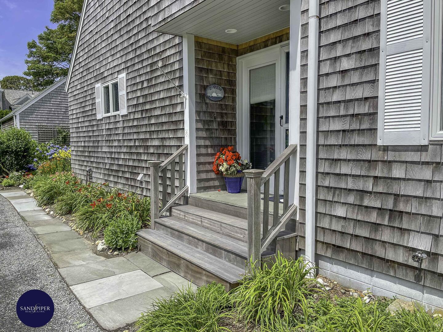 Cape Cod Home 995130