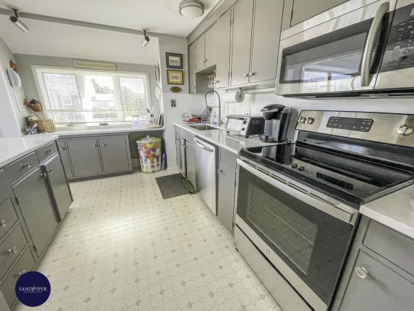 Cape Cod Home 995130
