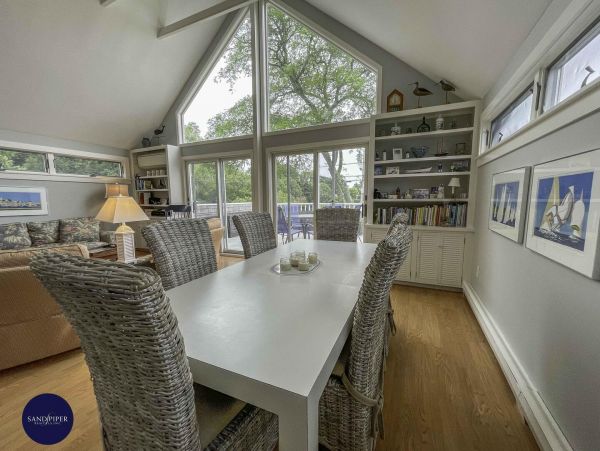 Cape Cod Home 995130