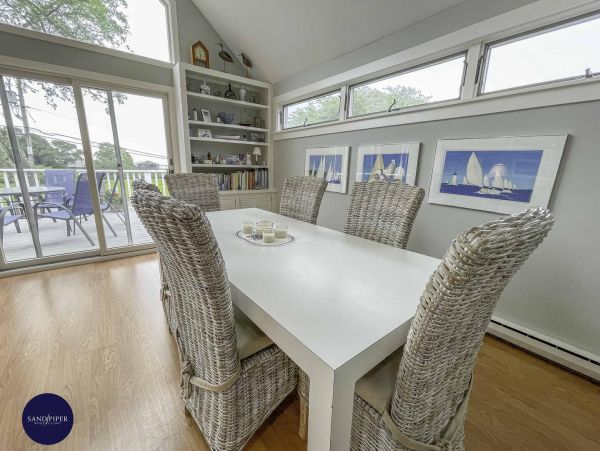 Cape Cod Home 995130