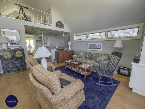 Cape Cod Home 995130