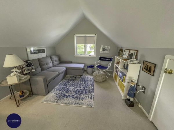 Cape Cod Home 995130