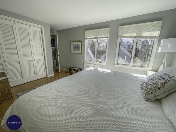 Cape Cod Home 995130