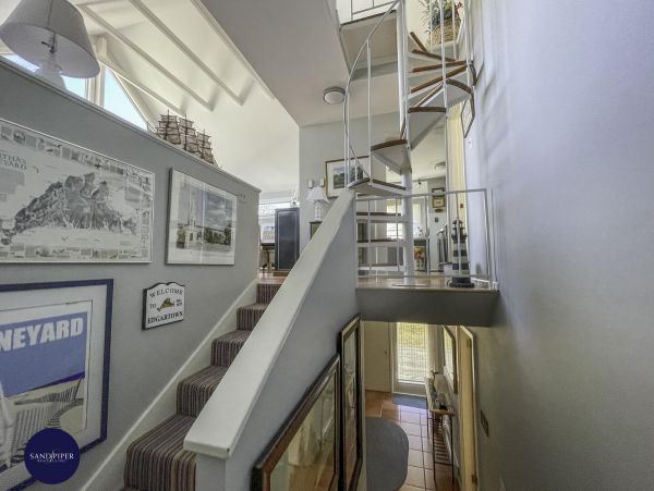 Cape Cod Home 995130
