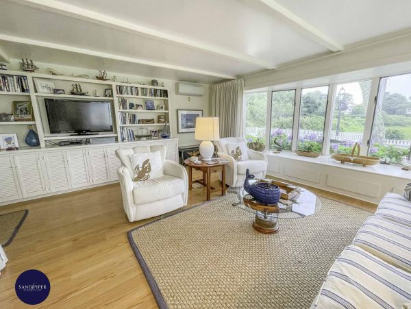 Cape Cod Home 995130
