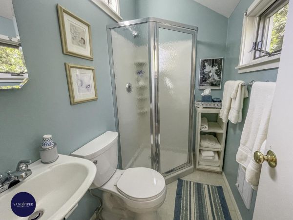 Cape Cod Home 995130
