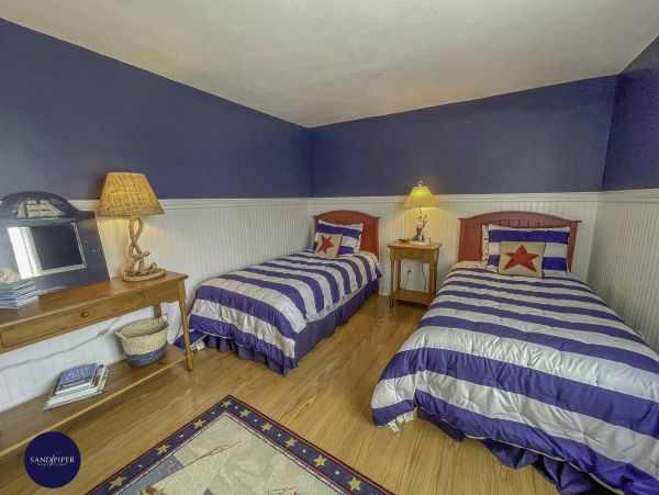 Cape Cod Home 995130