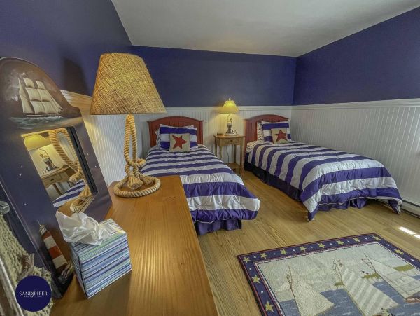 Cape Cod Home 995130