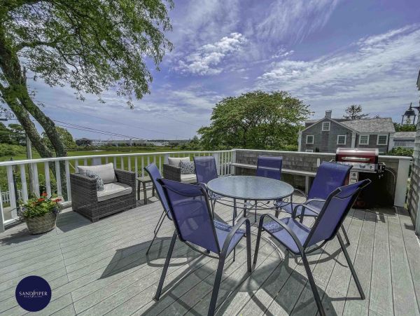Cape Cod Home 995130