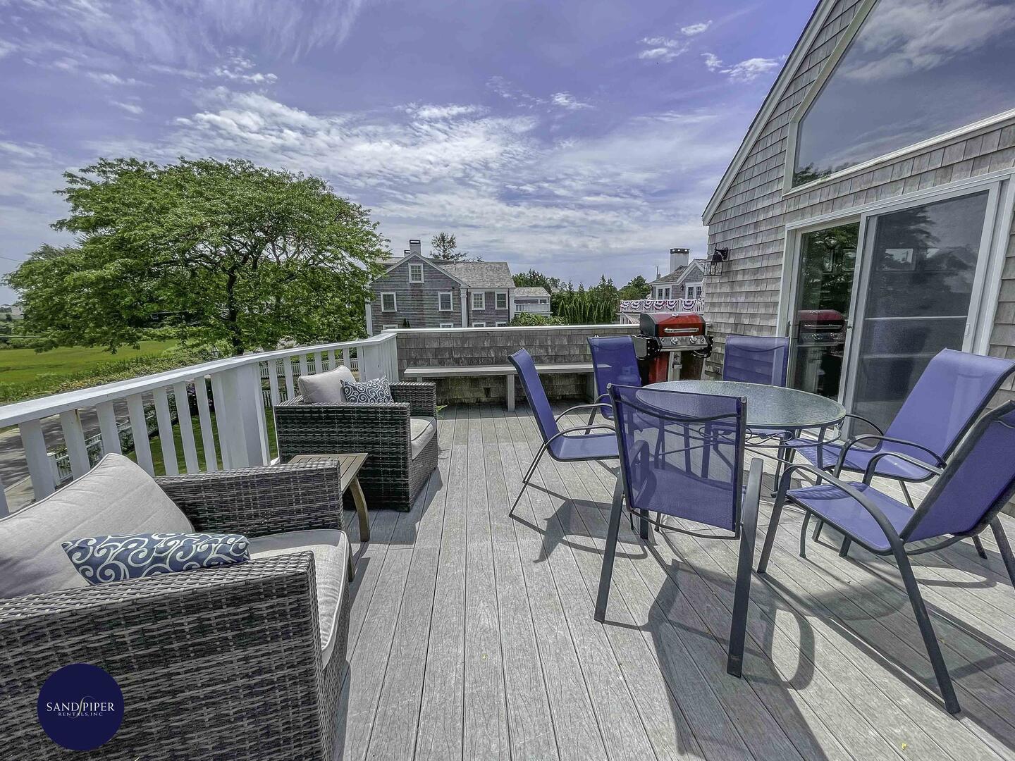 Cape Cod Home 995130