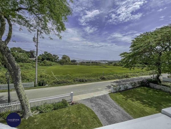 Cape Cod Home 995130