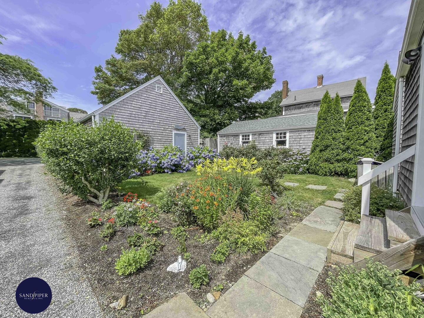 Cape Cod Home 995130