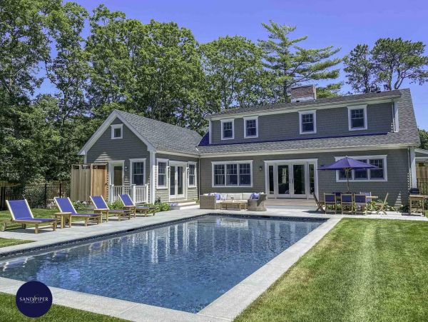 Cape Cod Home 995131